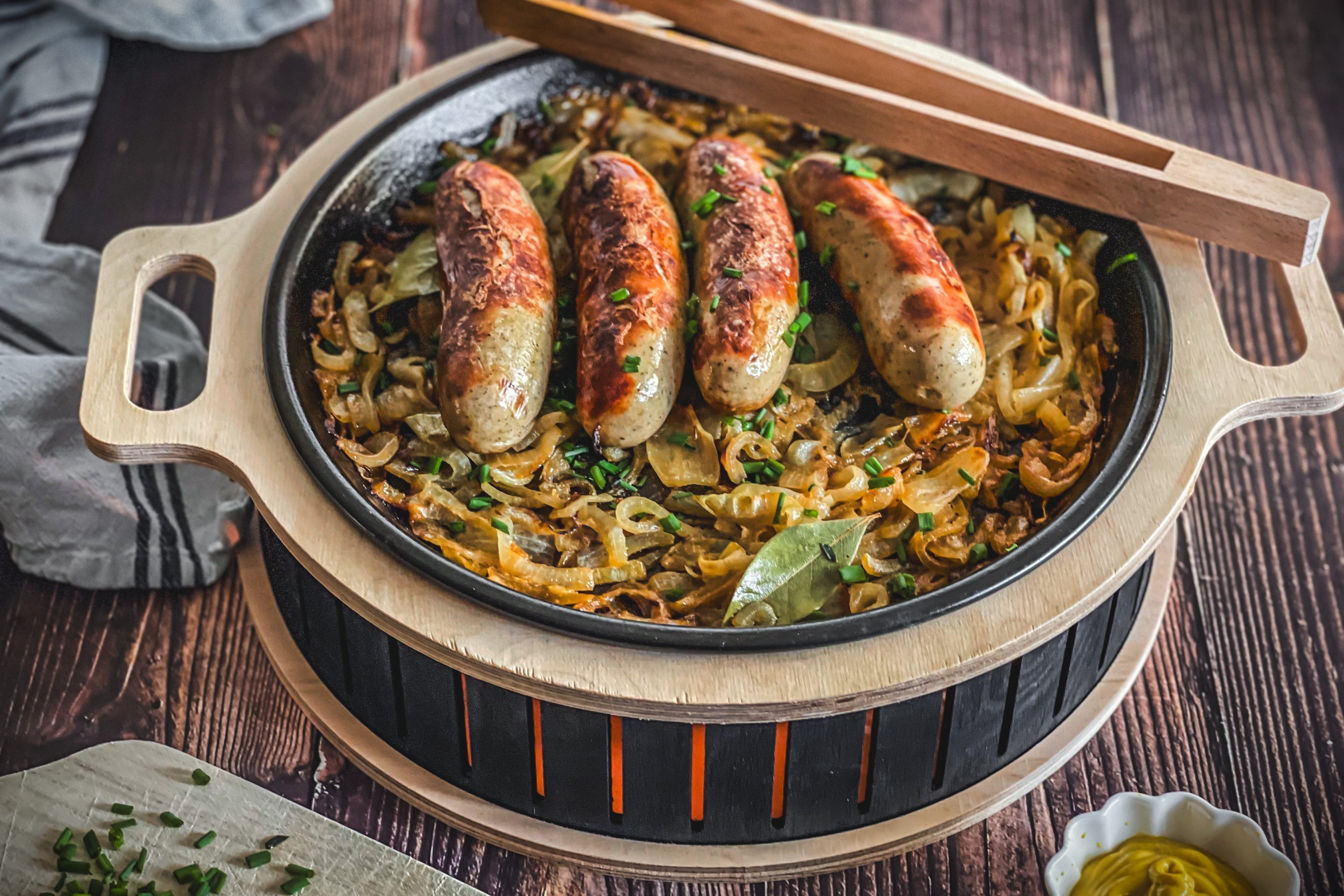 Bratwurst mal anders: Bier, Zwiebeln & Geschmack