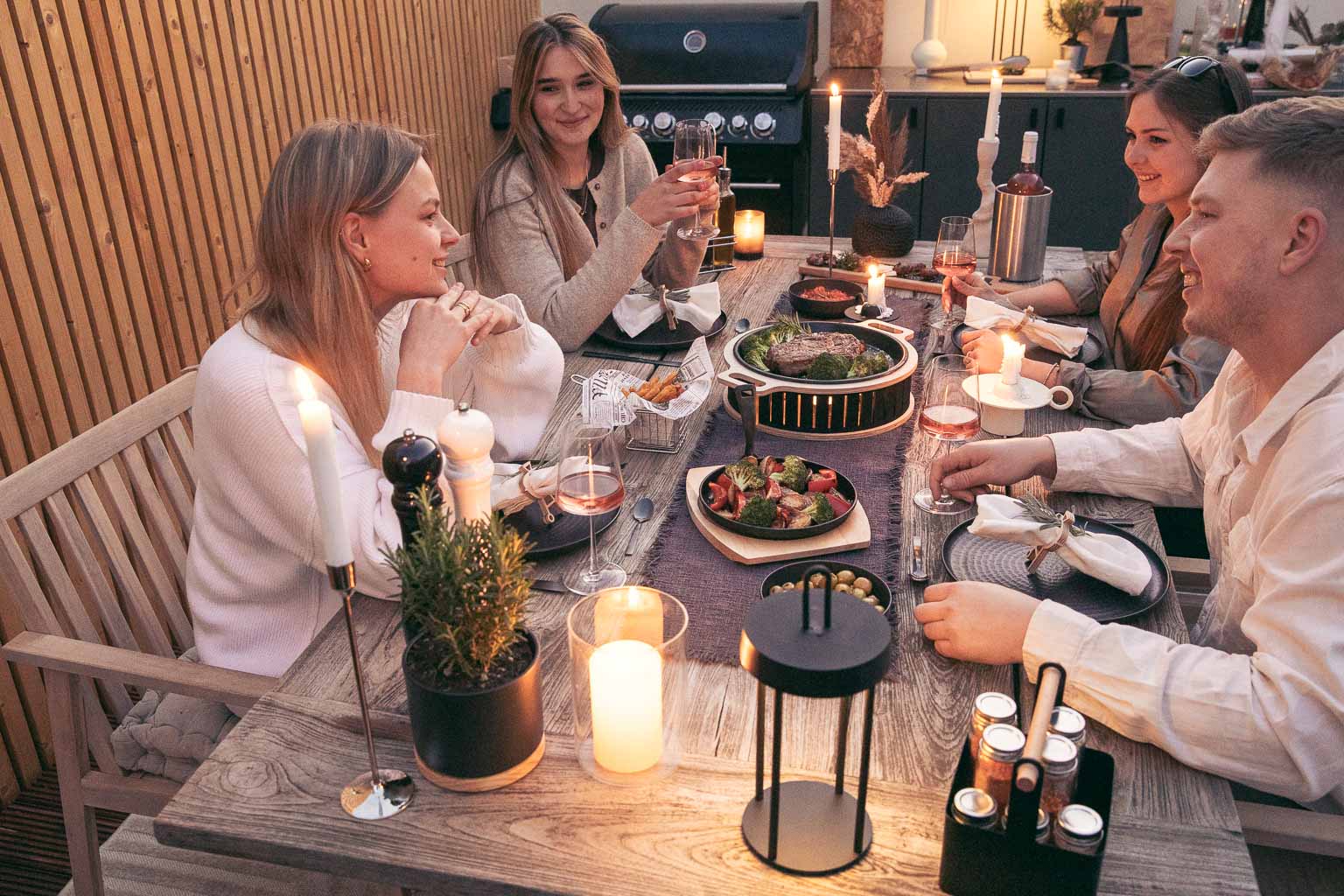 Rund ums Grillen mit Gästen – Tipps, Rezepte & Must-haves für einen unvergesslichen Grillabend - Hotty