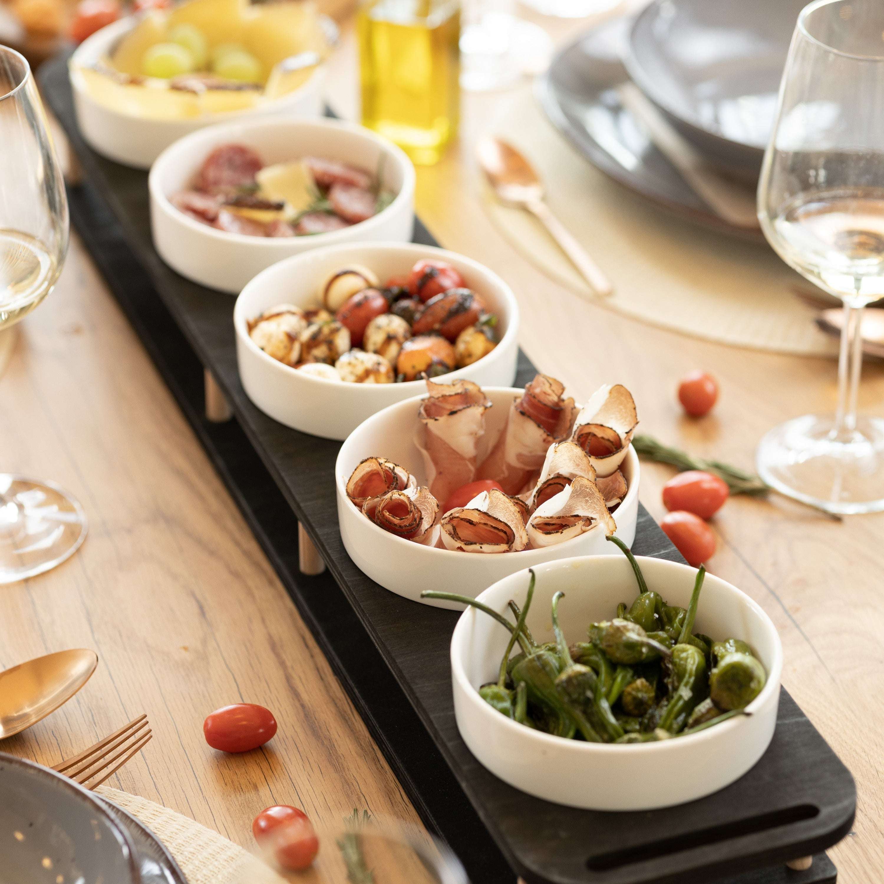 HOTTY TapasBar with ceramic bowls on wooden tray, perfect for neat snack presentation and easy serving.