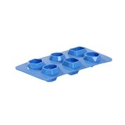 Blue silicone Eiswürfelformen with crystal shapes for making slow-melting ice cubes.
